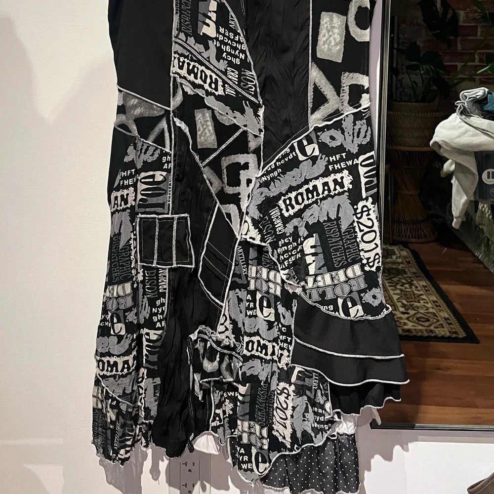 Newspaper dress with black and white patchwork layers - Picture 2 of 10